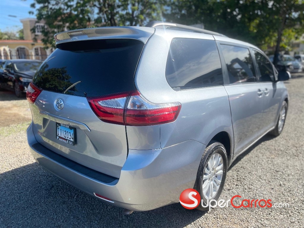 2017 Toyota Sienna LE — foto 4 / 9