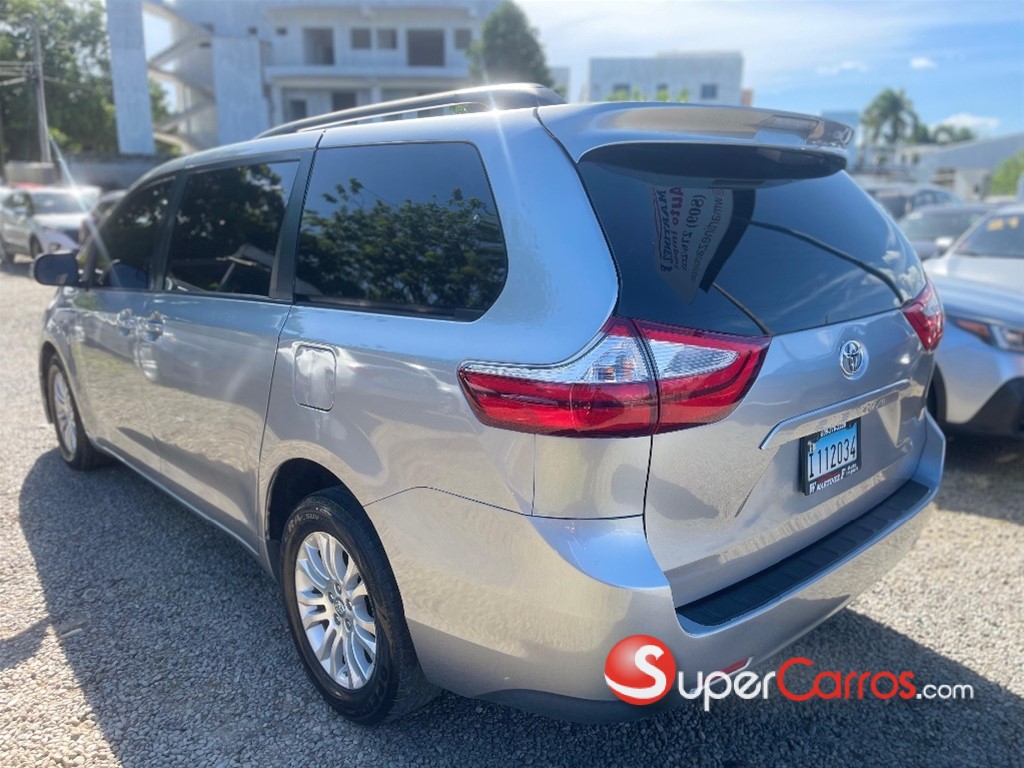 2017 Toyota Sienna LE — foto 5 / 9