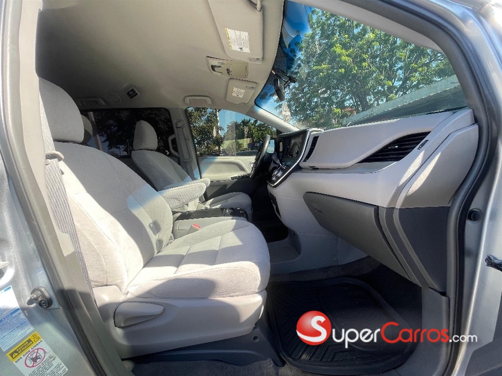 2017 Toyota Sienna LE — foto 7 / 9