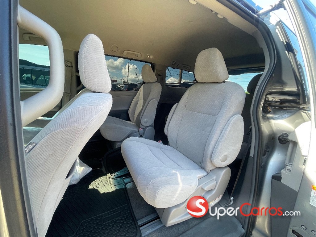 2017 Toyota Sienna LE — foto 8 / 9