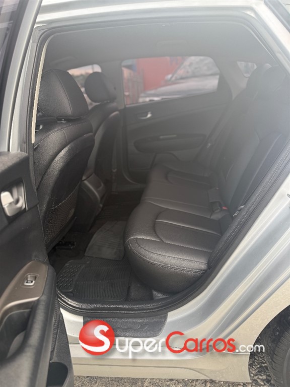 2019 Kia Optima — foto 8 / 10