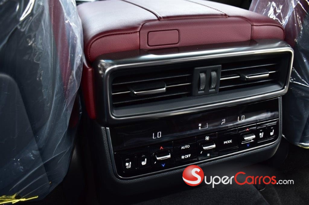 2025 Lexus LX 500d — foto 10 / 12