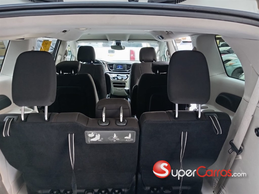 2017 Chrysler Pacifica Touring — foto 12 / 12