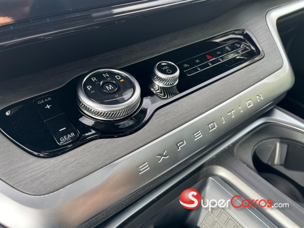 2025 Ford Expedition Platinum — foto 2 / 12