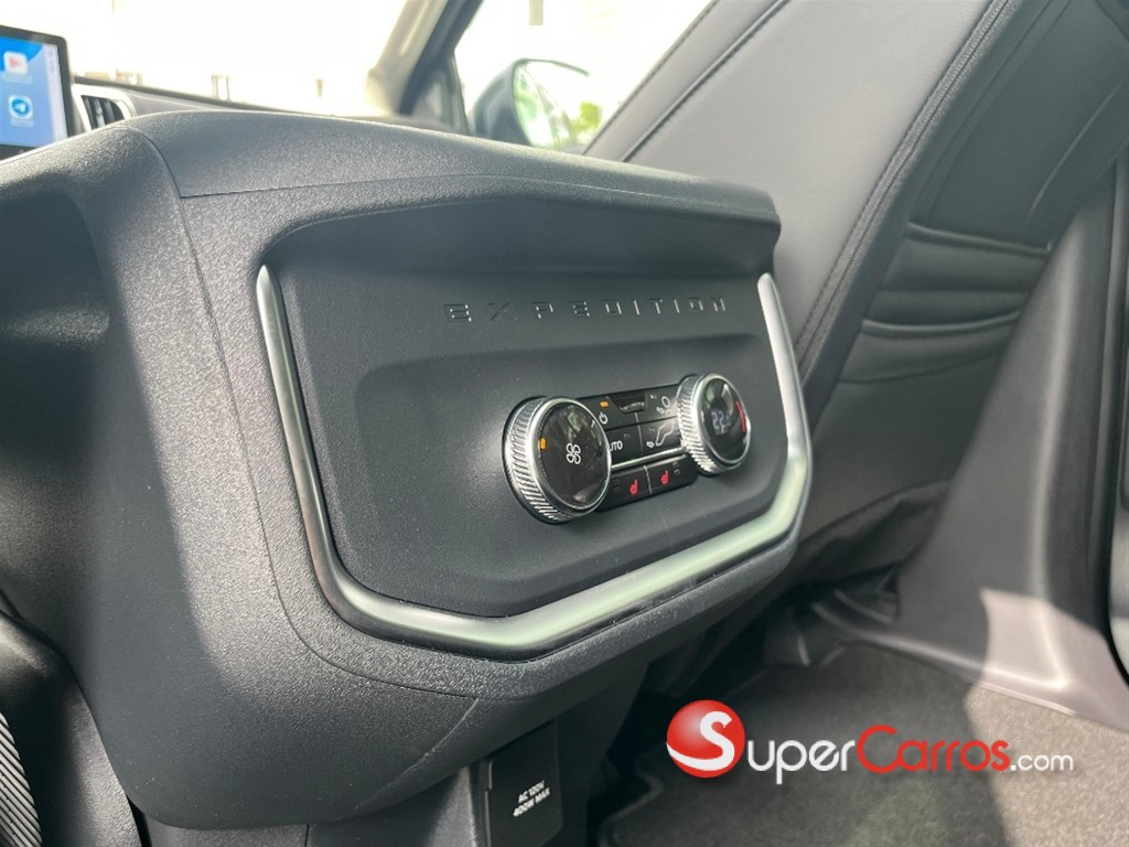 2025 Ford Expedition Platinum — foto 7 / 12