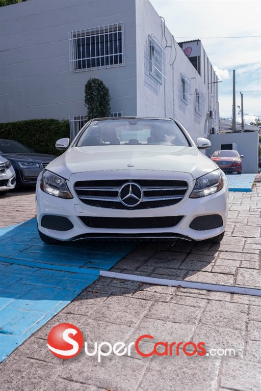 2017 Mercedes-Benz Clase C 300 4 Matic — foto 2 / 12