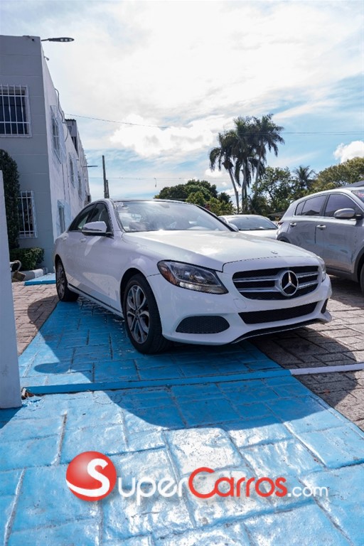 2017 Mercedes-Benz Clase C 300 4 Matic — foto 4 / 12