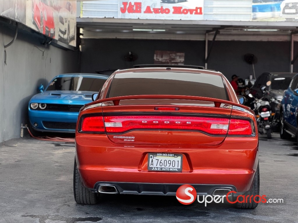 2013 Dodge Charger SXT — foto 4 / 12