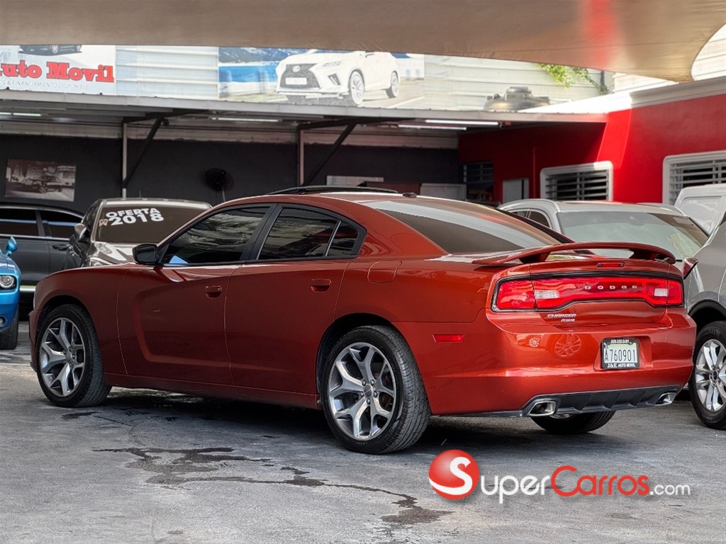 2013 Dodge Charger SXT — foto 6 / 12