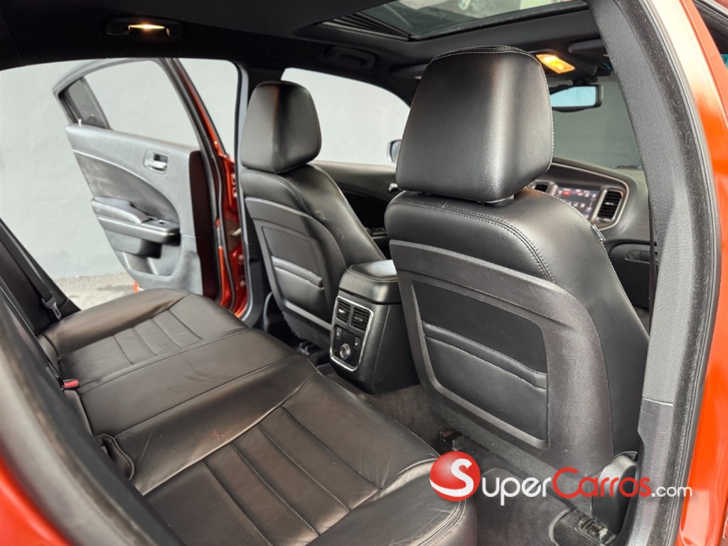 2013 Dodge Charger SXT — foto 9 / 12