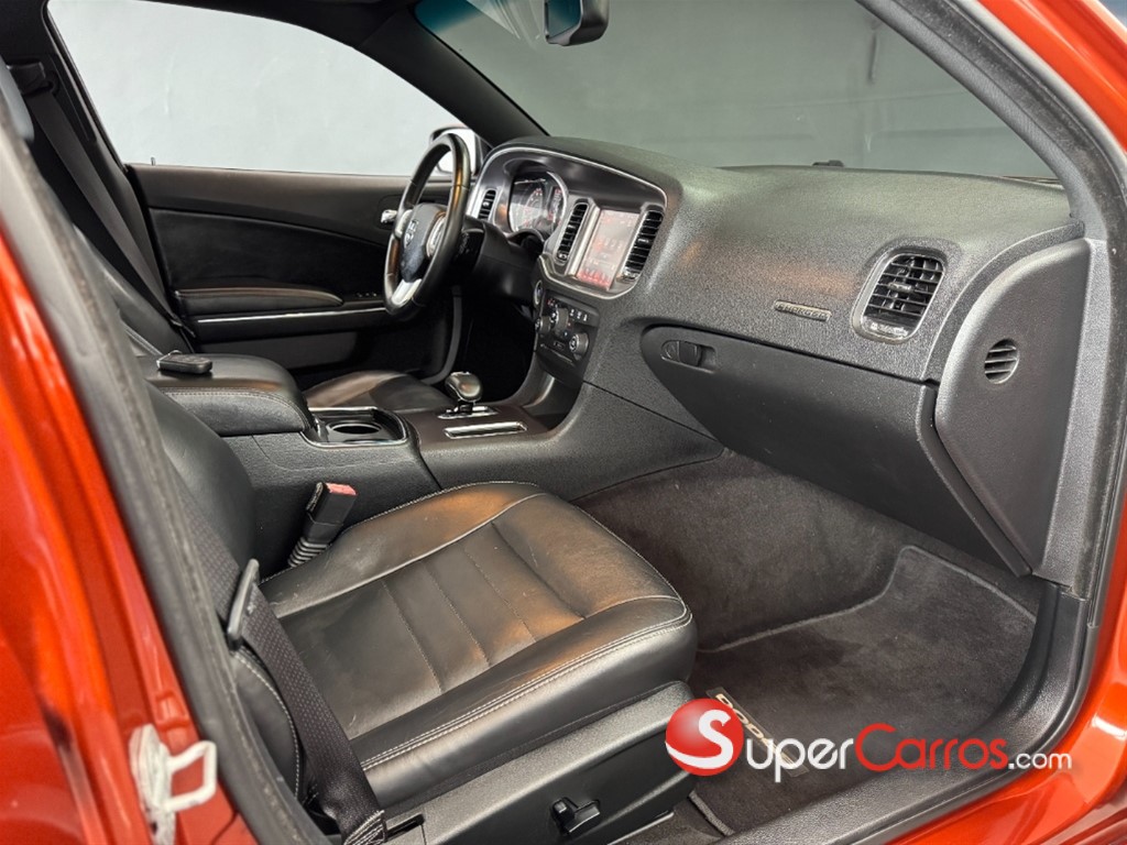 2013 Dodge Charger SXT — foto 10 / 12