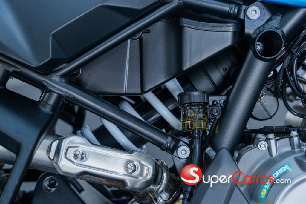 2026 CF Moto MT 800 — foto 11 / 12