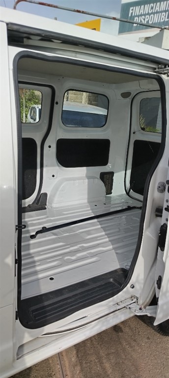 2020 Nissan NV 200 — foto 8 / 11