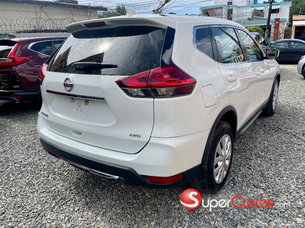 2017 Nissan Rogue — foto 4 / 9