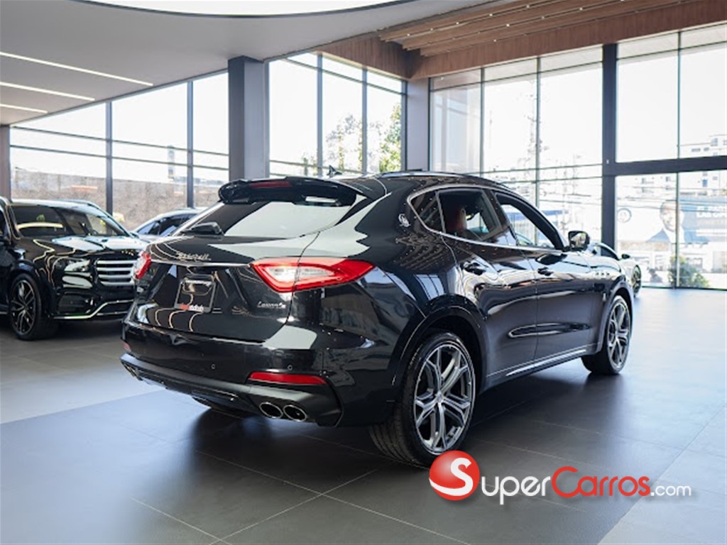 2019 Maserati Levante GTS — foto 4 / 10