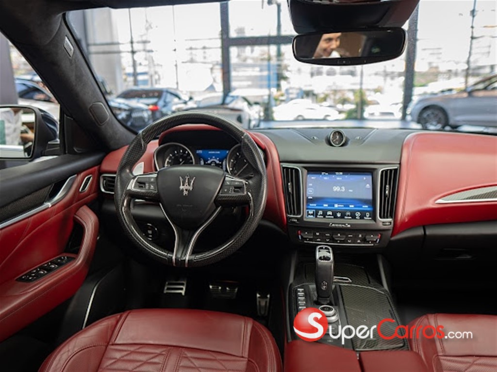 2019 Maserati Levante GTS — foto 8 / 10