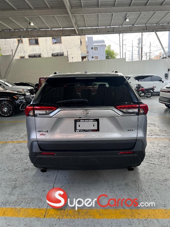 2021 Toyota RAV4 XLE — foto 7 / 10