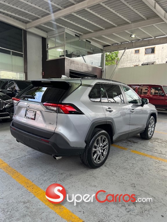 2021 Toyota RAV4 XLE — foto 9 / 10
