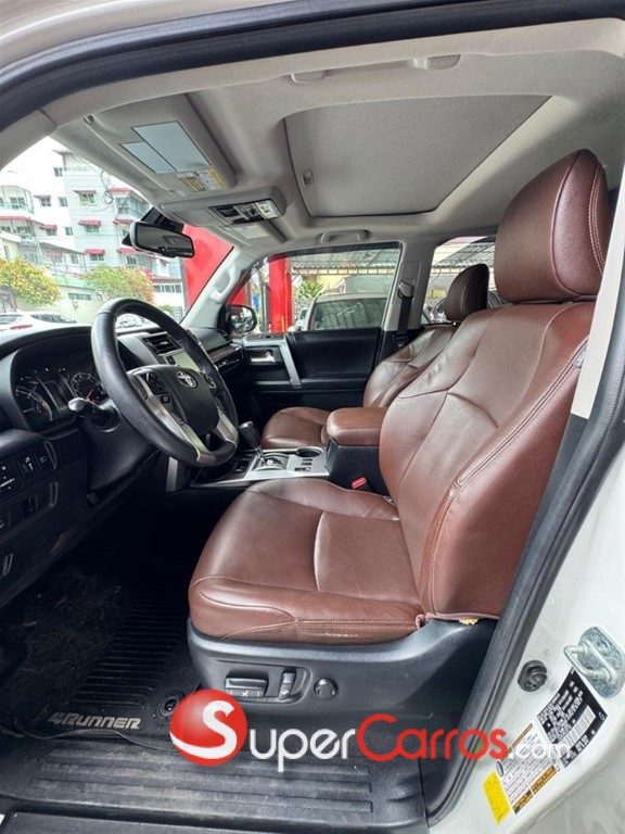 2020 Toyota 4 Runner Limited — foto 8 / 10