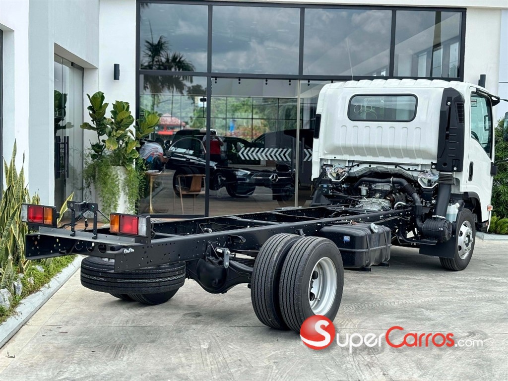 2025 Isuzu NQR 16 Pies — foto 2 / 7