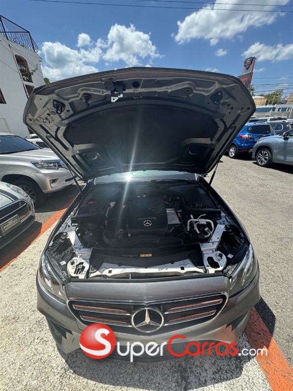 2019 Mercedes-Benz Clase E 300 — foto 2 / 9