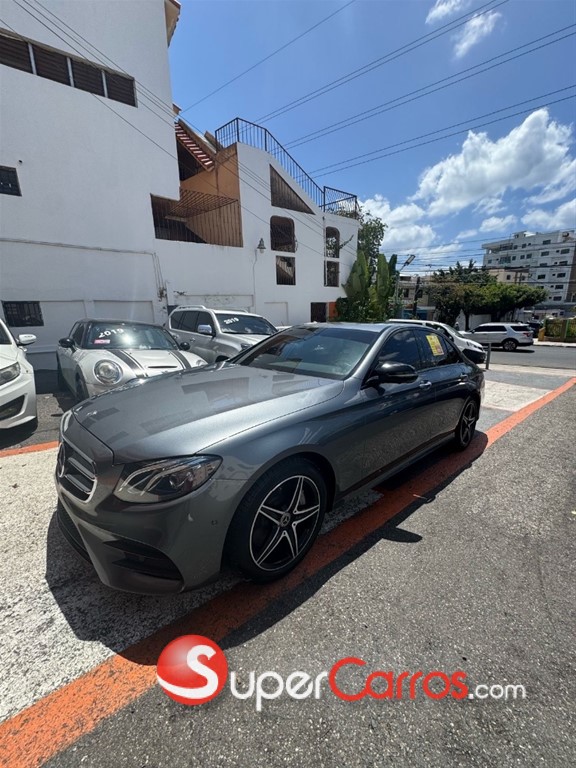 2019 Mercedes-Benz Clase E 300 — foto 3 / 9