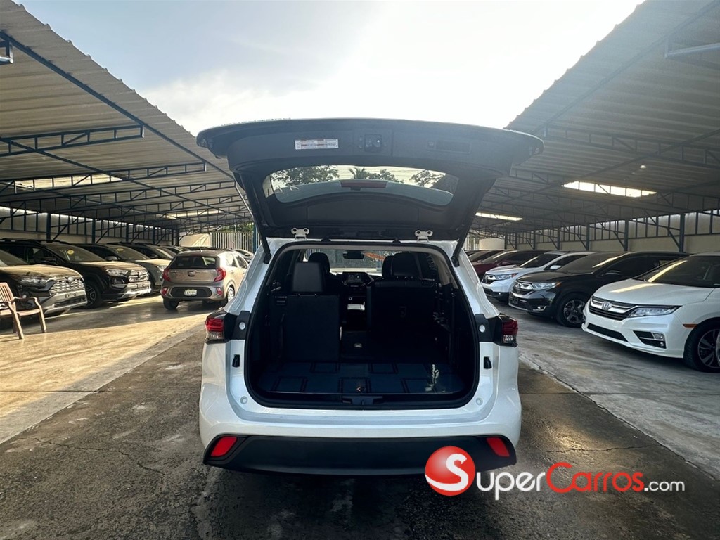 2021 Toyota Highlander XLE — foto 4 / 12