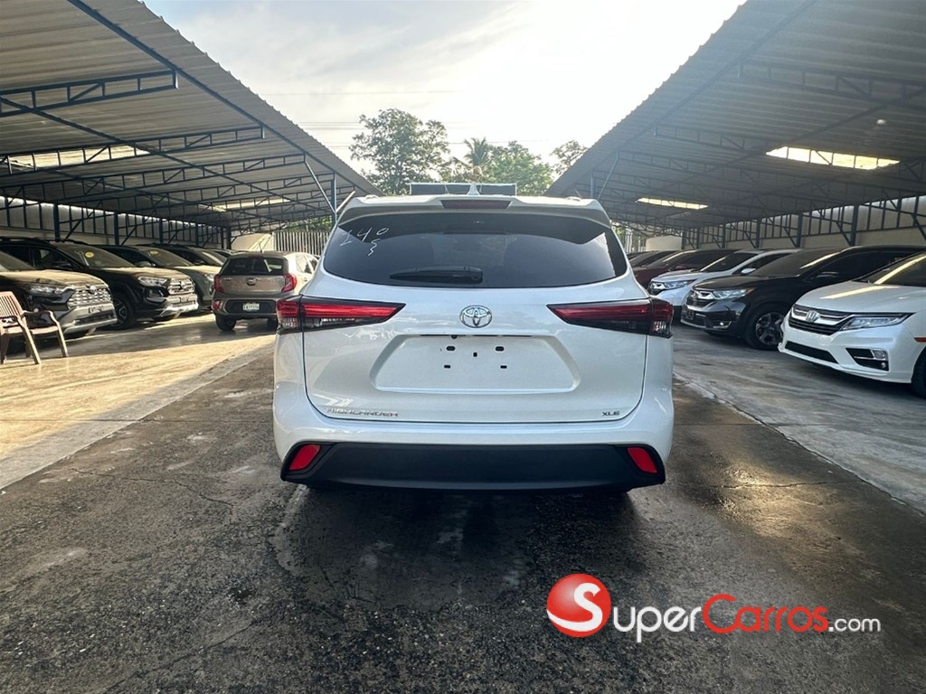 2021 Toyota Highlander XLE — foto 6 / 12