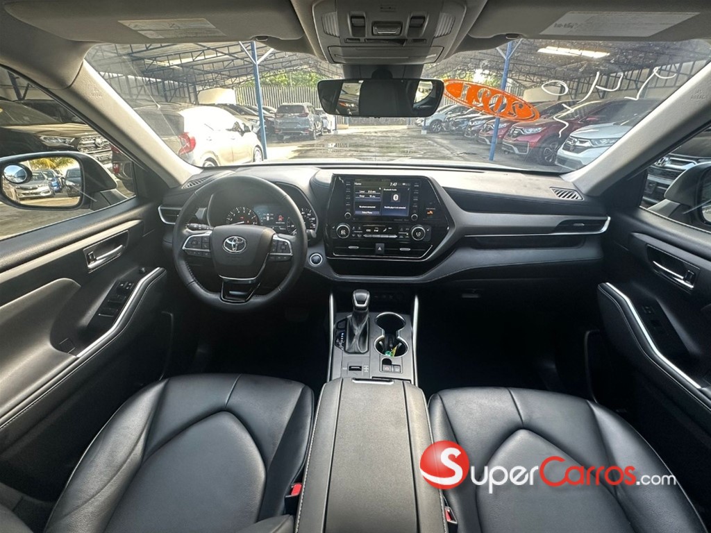 2021 Toyota Highlander XLE — foto 8 / 12