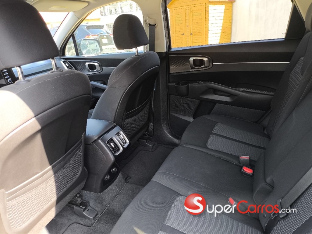 2022 Kia Sorento LX — foto 8 / 12