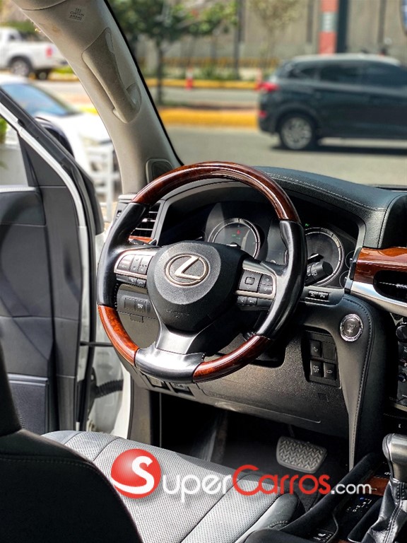 2017 Lexus LX 570 — foto 4 / 12
