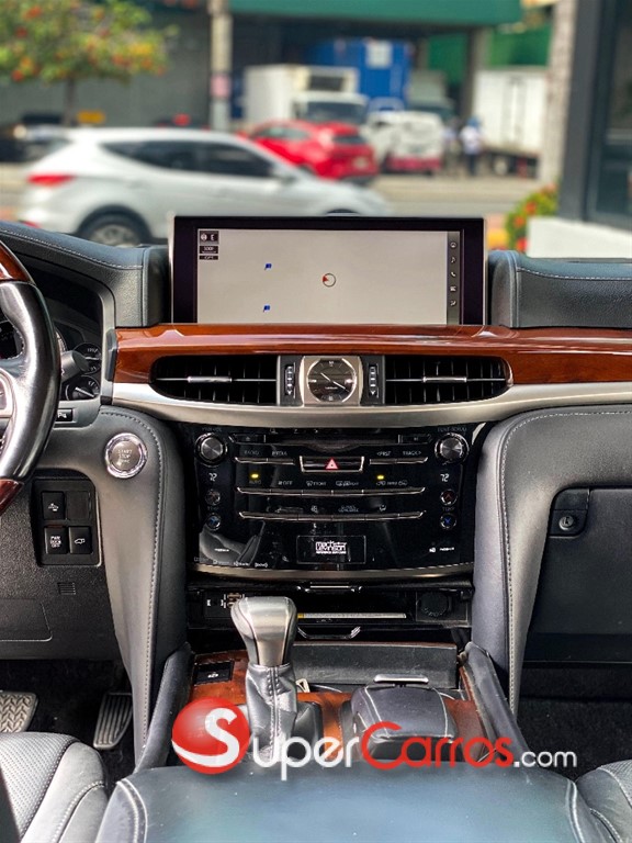 2017 Lexus LX 570 — foto 5 / 12
