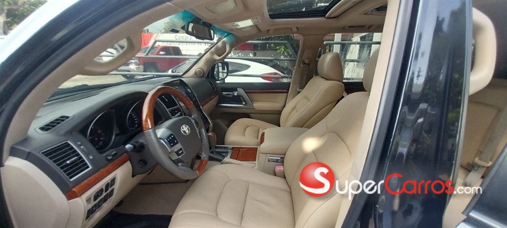 2013 Toyota Land Cruiser — foto 7 / 12