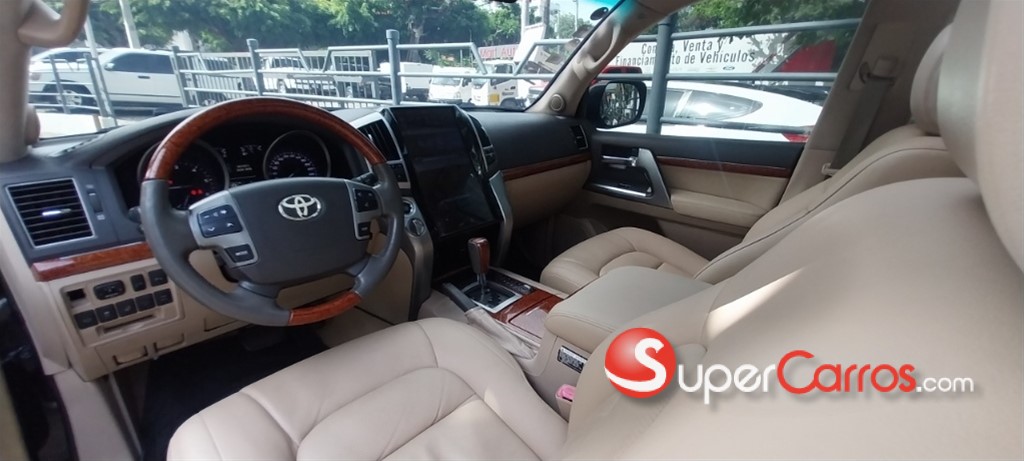 2013 Toyota Land Cruiser — foto 9 / 12