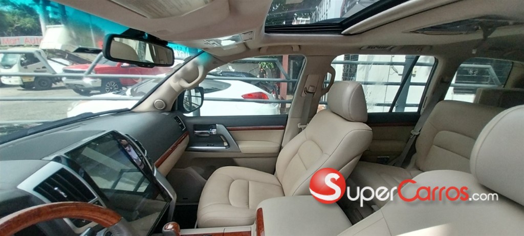2013 Toyota Land Cruiser — foto 11 / 12