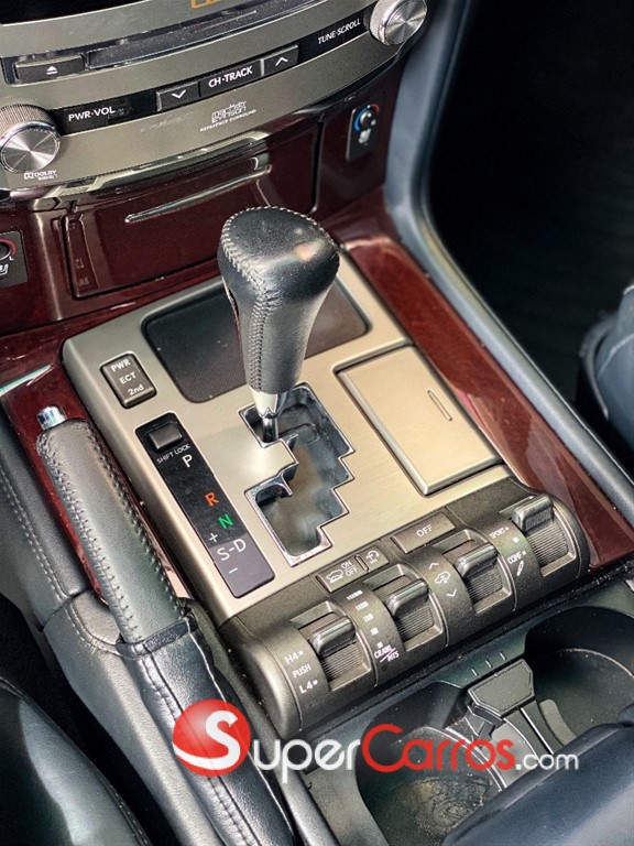 2015 Lexus LX 570 — foto 7 / 12