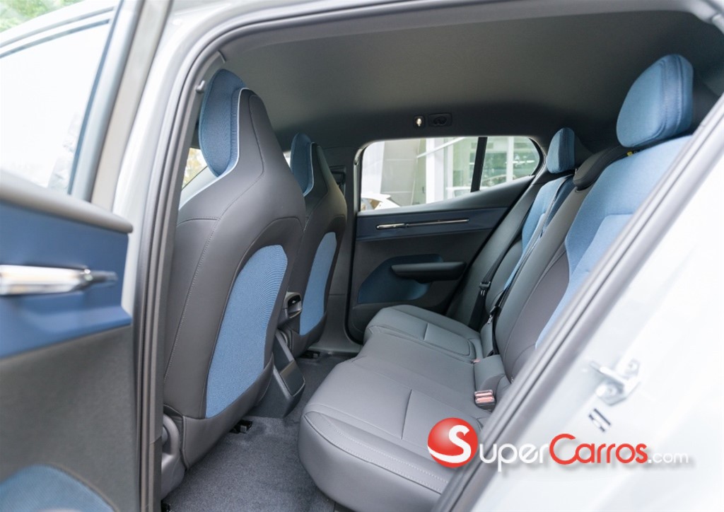 2025 Volvo EX30 Core — foto 4 / 8