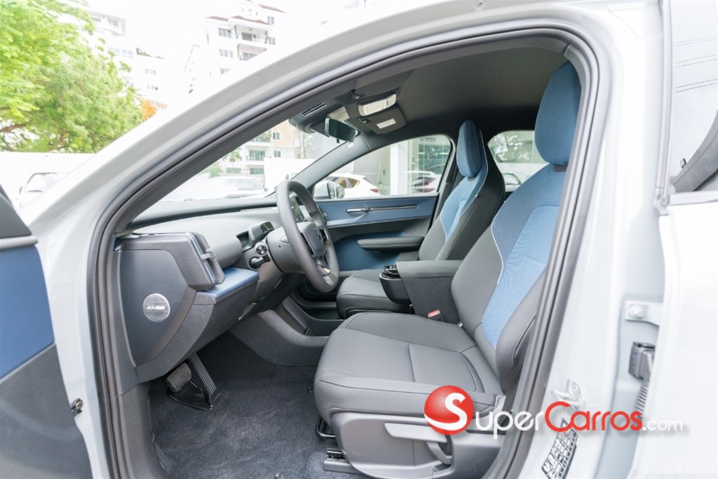 2025 Volvo EX30 Core — foto 6 / 8