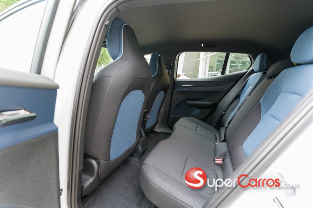 2025 Volvo EX30 PLUS — foto 5 / 9