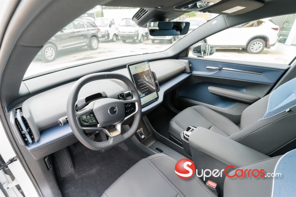 2025 Volvo EX30 PLUS — foto 7 / 9