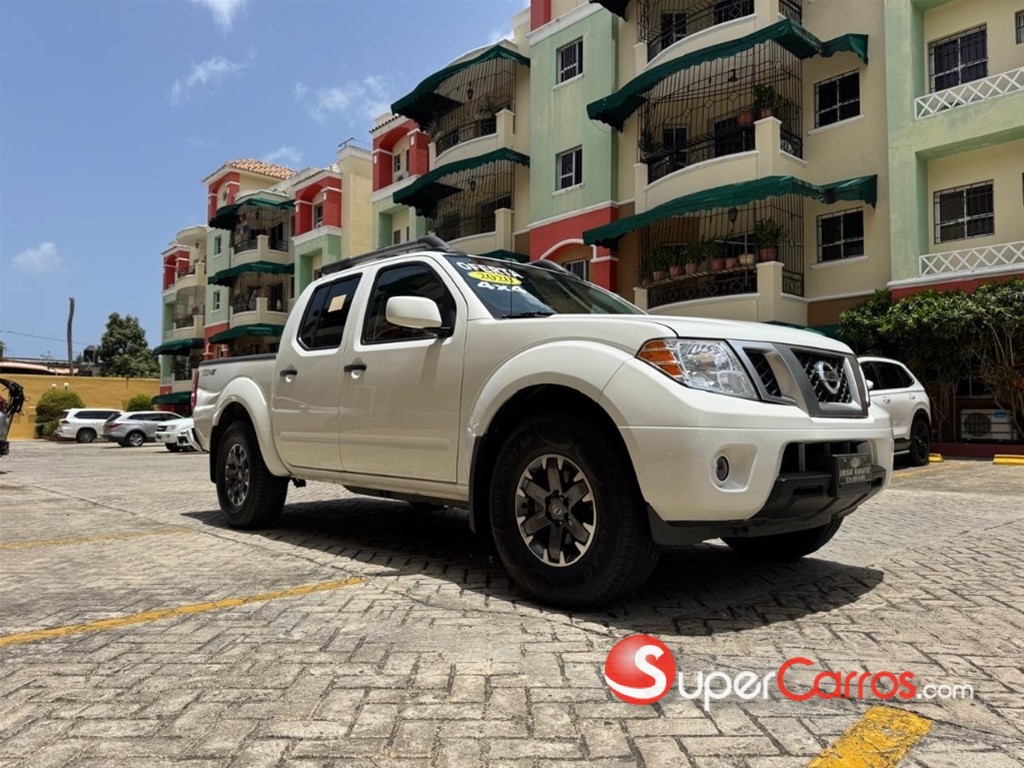 2020 Nissan Frontier Pro-4X — foto 2 / 12