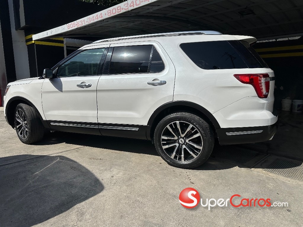 2019 Ford Explorer Platinum — foto 2 / 9