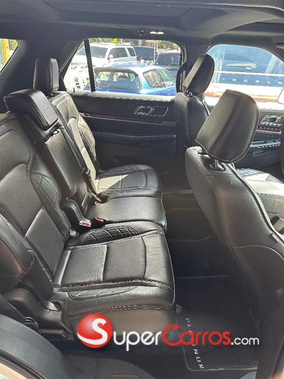 2019 Ford Explorer Platinum — foto 7 / 9