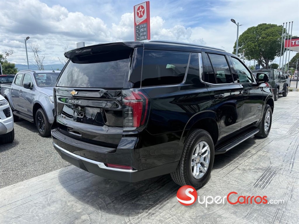 2025 Chevrolet Tahoe LS — foto 4 / 9