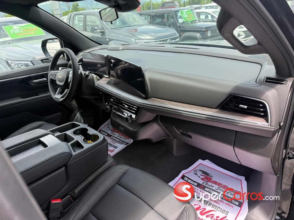 2025 Chevrolet Tahoe LS — foto 6 / 9