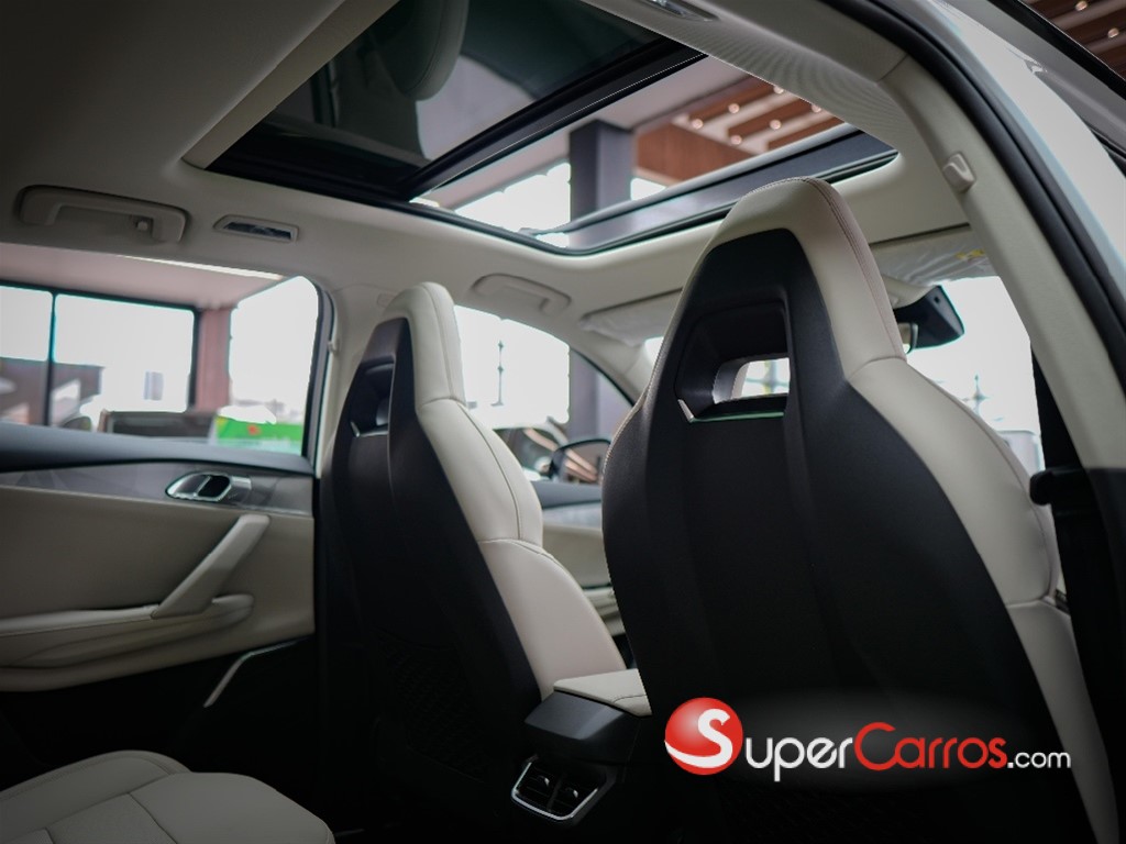 2025 Lynk CO 06 Hyper Halo — foto 10 / 12