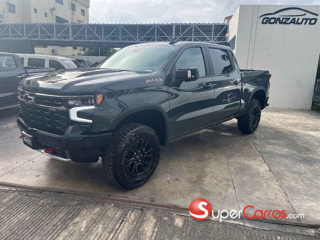 2025 Chevrolet Silverado ZR2 — foto 2 / 12