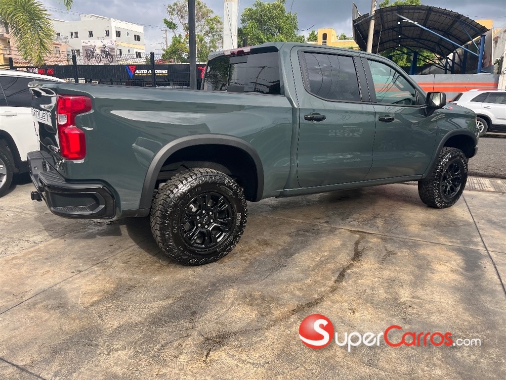2025 Chevrolet Silverado ZR2 — foto 3 / 12