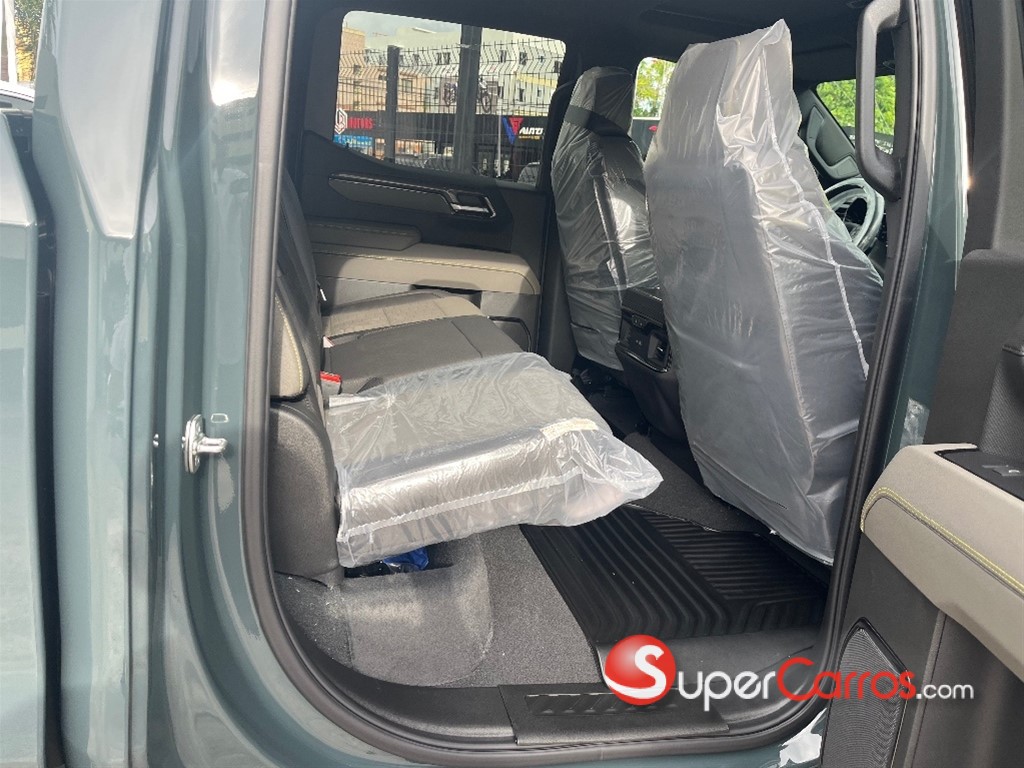 2025 Chevrolet Silverado ZR2 — foto 5 / 12