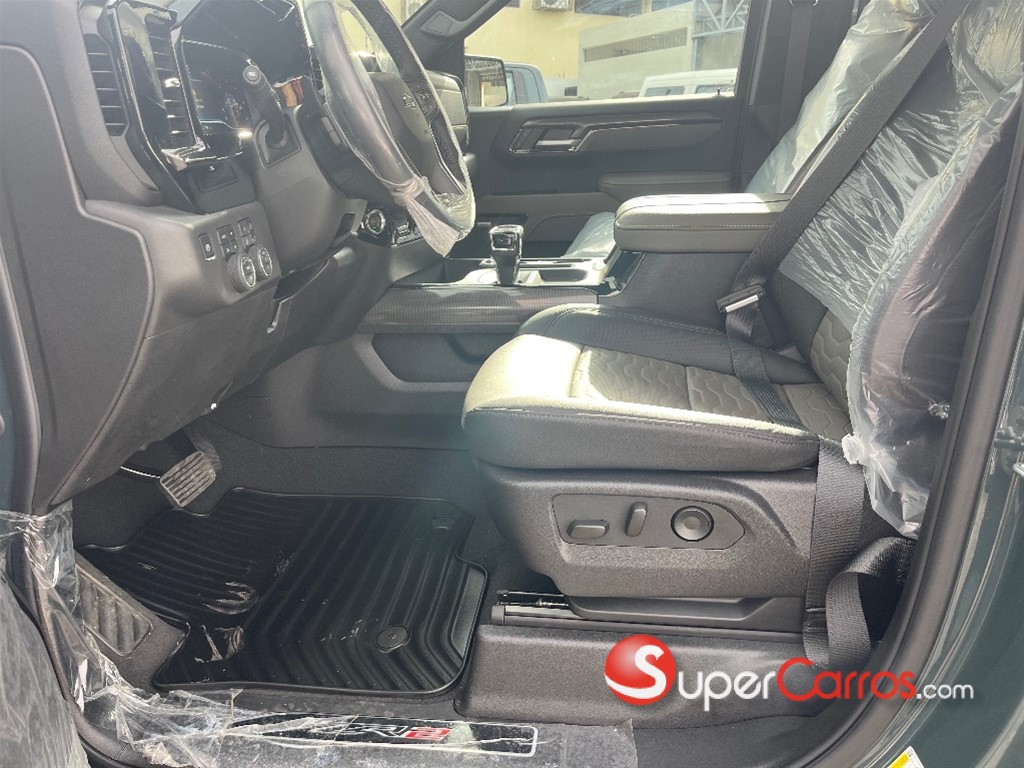 2025 Chevrolet Silverado ZR2 — foto 9 / 12